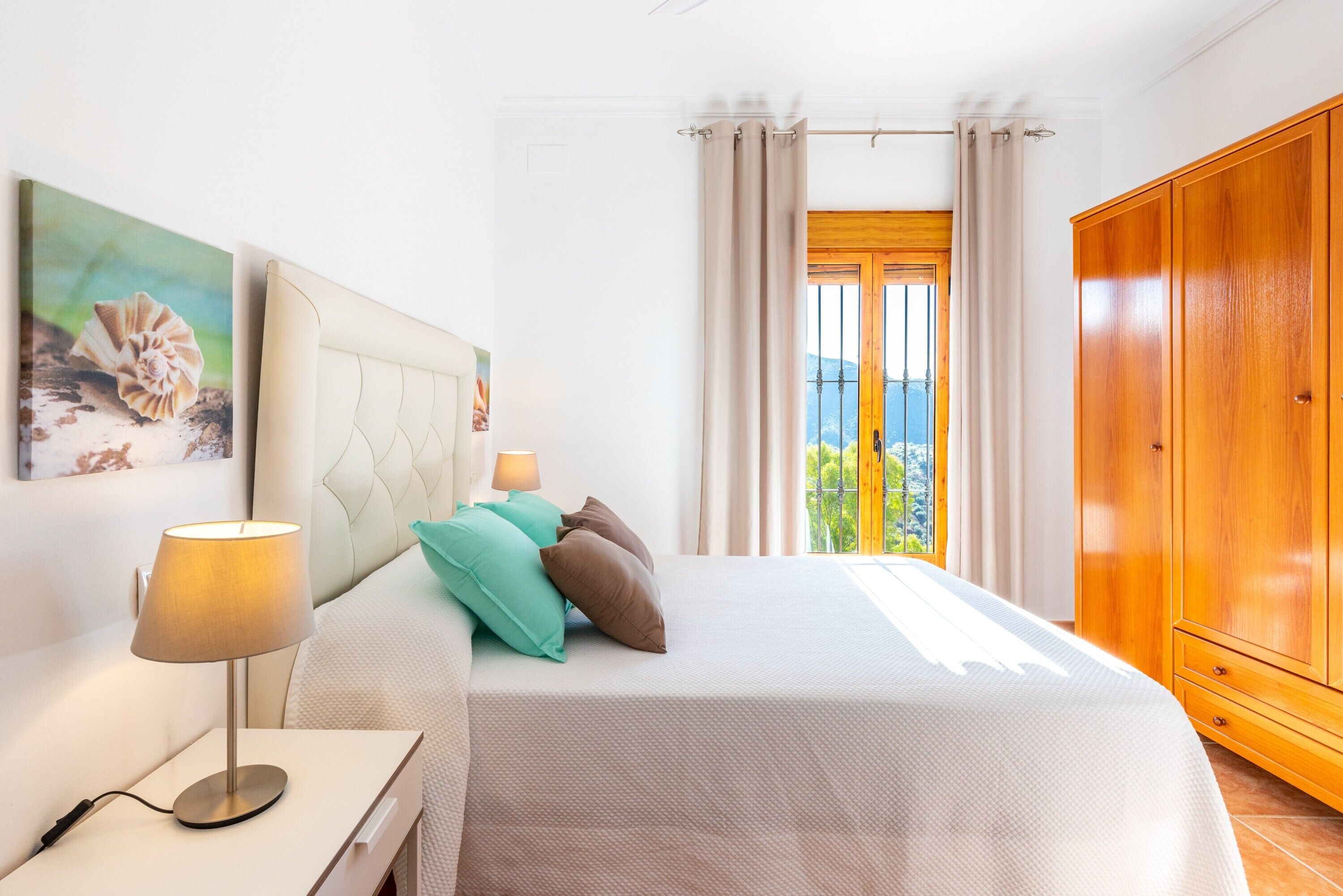 6 bedrooms, iron/ironing board, free WiFi, bed sheets
