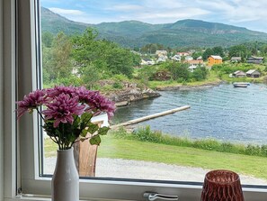 House | Interior - Seaside Serenity in Hardangerfjord-by Traum (Kvam)