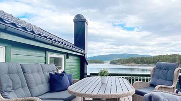 House | Outdoor dining