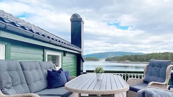 House | Outdoor dining