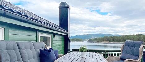 House | Outdoor dining