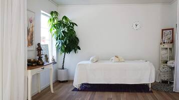 1 bedroom, individually furnished