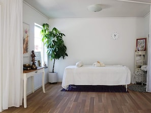 1 bedroom, individually furnished