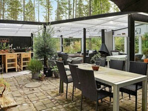 House | Outdoor dining