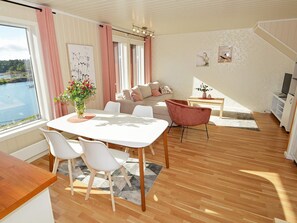 Apartment | Dining