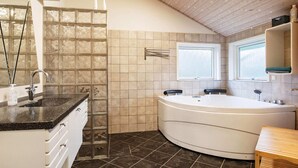 Bathroom - 8 Person Holiday Home in Roslev (Roslev)