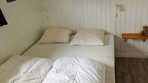 House | 4 bedrooms - 9 Person Holiday Home in Allingabro (Allingåbro)