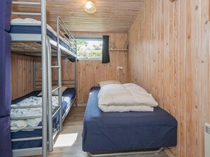 4 bedrooms - 9 Person Holiday Home in Allingabro (Allingåbro)