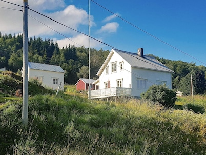 7 Person Holiday Home in Brøstadbotn