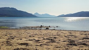 Beach - 7 Person Holiday Home in Brøstadbotn (Dyrøy)