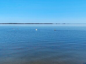 A calm body of water with a clear sky. - 7 Person Holiday Home in Odensbacken (Odensbacken)
