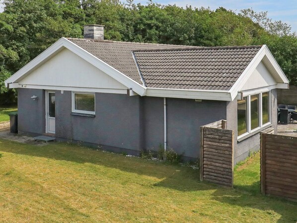 Exterior - 8 Person Holiday Home in Blavand (Blavand)
