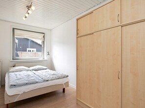 4 bedrooms - 8 Person Holiday Home in Blavand (Blavand)