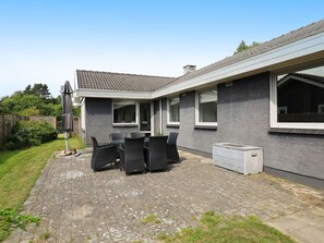 Outdoor dining - 8 Person Holiday Home in Blavand (Blavand)