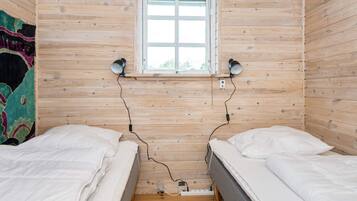 3 bedrooms, cribs/infant beds