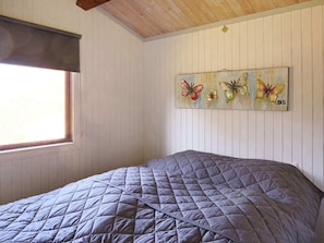 3 bedrooms, cribs/infant beds