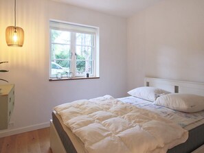 3 bedrooms, cribs/infant beds