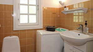 Bathroom - 6 Person Holiday Home in Hadsund (Hadsund)