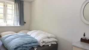 3 bedrooms, cribs/infant beds - 6 Person Holiday Home in Hadsund (Hadsund)