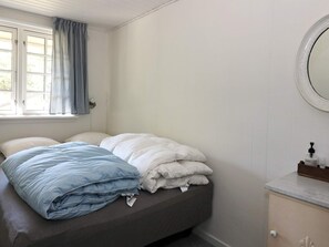 3 bedrooms, cribs/infant beds