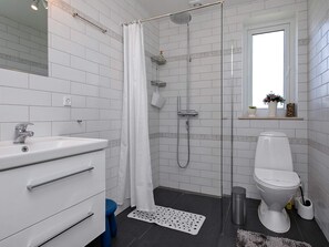 Bathroom - Holiday Home in Væggerløse (Vaeggerlose)
