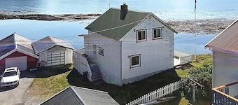 6 Person Holiday Home in Sørvær