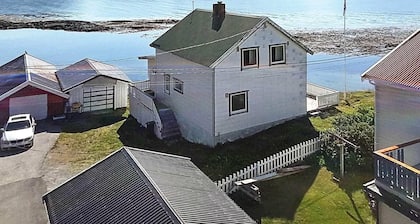 6 Person Holiday Home in Sørvær