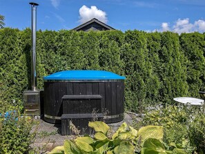 House | Outdoor spa tub