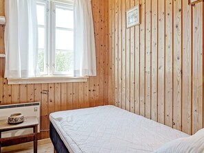 3 bedrooms, cribs/infant beds