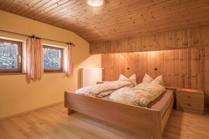 1 bedroom, free WiFi, bed sheets - Apartment “Untervernatsch - Edelweiss” with Mountain View, Wi-Fi, Balcony & Garden (Schnals)
