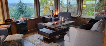 Wine and Dine Haven: Luxury Rental-Stunning Views of Keuka Lake..PET FRIENDLY