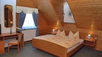 Doppelzimmer | Zimmersafe, Schreibtisch, Verdunkelungsvorhänge, schallisolierte Zimmer