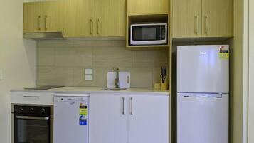 Fridge, microwave, dishwasher, coffee/tea maker