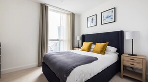 One Bedroom Apartment Sleeps 4 - Balcony | Individually decorated, individually furnished, laptop workspace - Charles Hope Apartment Canary Wharf (London)