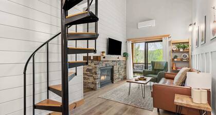 Ski-in/out Condo, King Bed + Fireplace