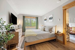 2 Schlafzimmer, Schreibtisch, Bügeleisen/Bügelbrett, Reisekinderbett