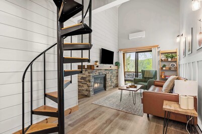 Ski-in/out Condo, King Bed + Fireplace