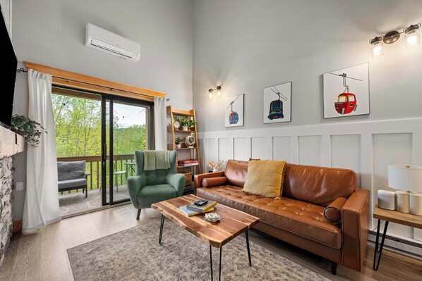 Fernseher, Kamin, Videospiele, Stereoanlage