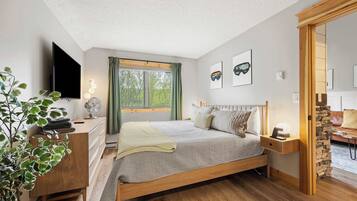 2 dormitoris, escriptori i planxa i posts de planxar