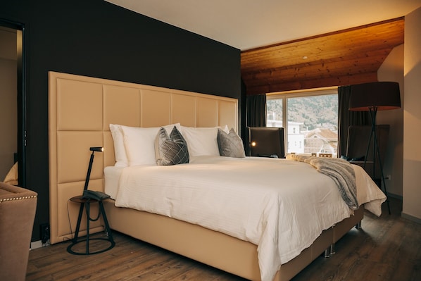 Studio Suite | Hypo-allergenic bedding, in-room safe, desk, blackout drapes - Hotel Dakota (Meiringen)