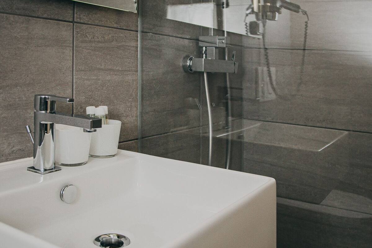 family quadruple room | bathroom | hair dryer, towels, soap, shampoo