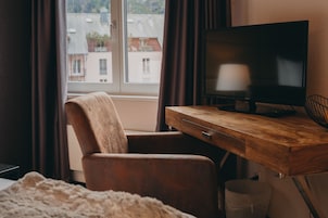 Quarto quádruplo família | Área de estar | TV de tela plana 30 polegadas com canais a cabo, TV