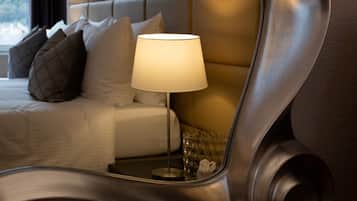 Family Quadruple Room | Hypo-allergenic bedding, in-room safe, desk, blackout curtains
