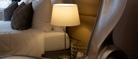Family Quadruple Room | Hypo-allergenic bedding, in-room safe, desk, blackout drapes