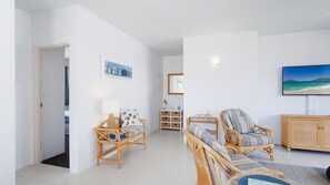 2 bedrooms, iron/ironing board - Krait Court, 1 6-8 Krait Cl - great 2 bedroom unit close to little beach (Nelson Bay)