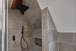 Shower, hair dryer, towels, soap - Host & Stay | The Loft @ Skinner St (Whitby)