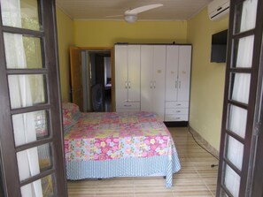 3 habitaciones, tabla de planchar con plancha, wifi y ropa de cama 