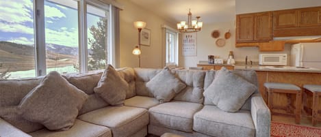 Condo, 2 Bedrooms | Interior