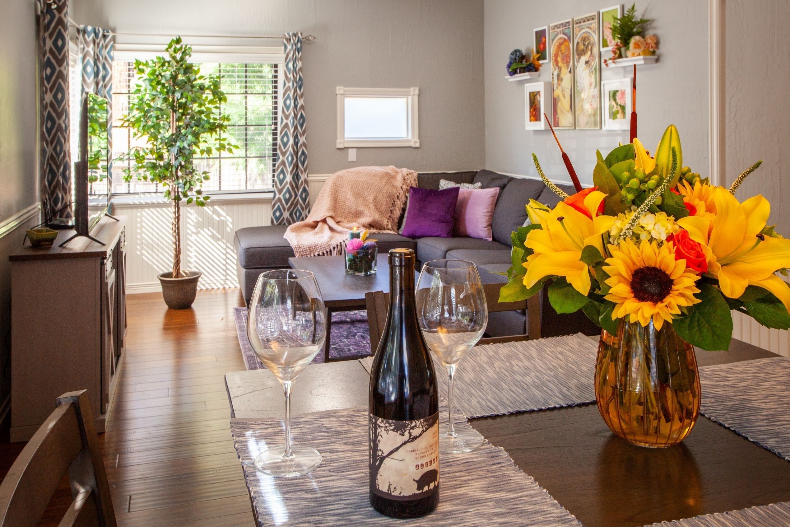 Cute And Relaxing 2br House In Cherry Street District 2 Bedroom Home by Redawning