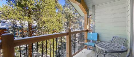 Condo, 4 habitaciones | Balcón